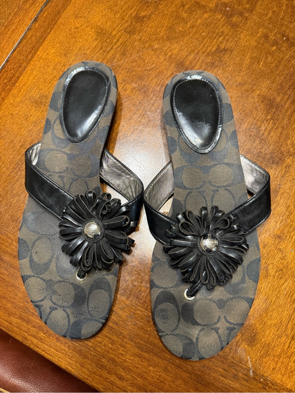 Coach Womens 8.5 M Suki Fringe Flower Sandals A8123 Skye Patent Black/Chesnut